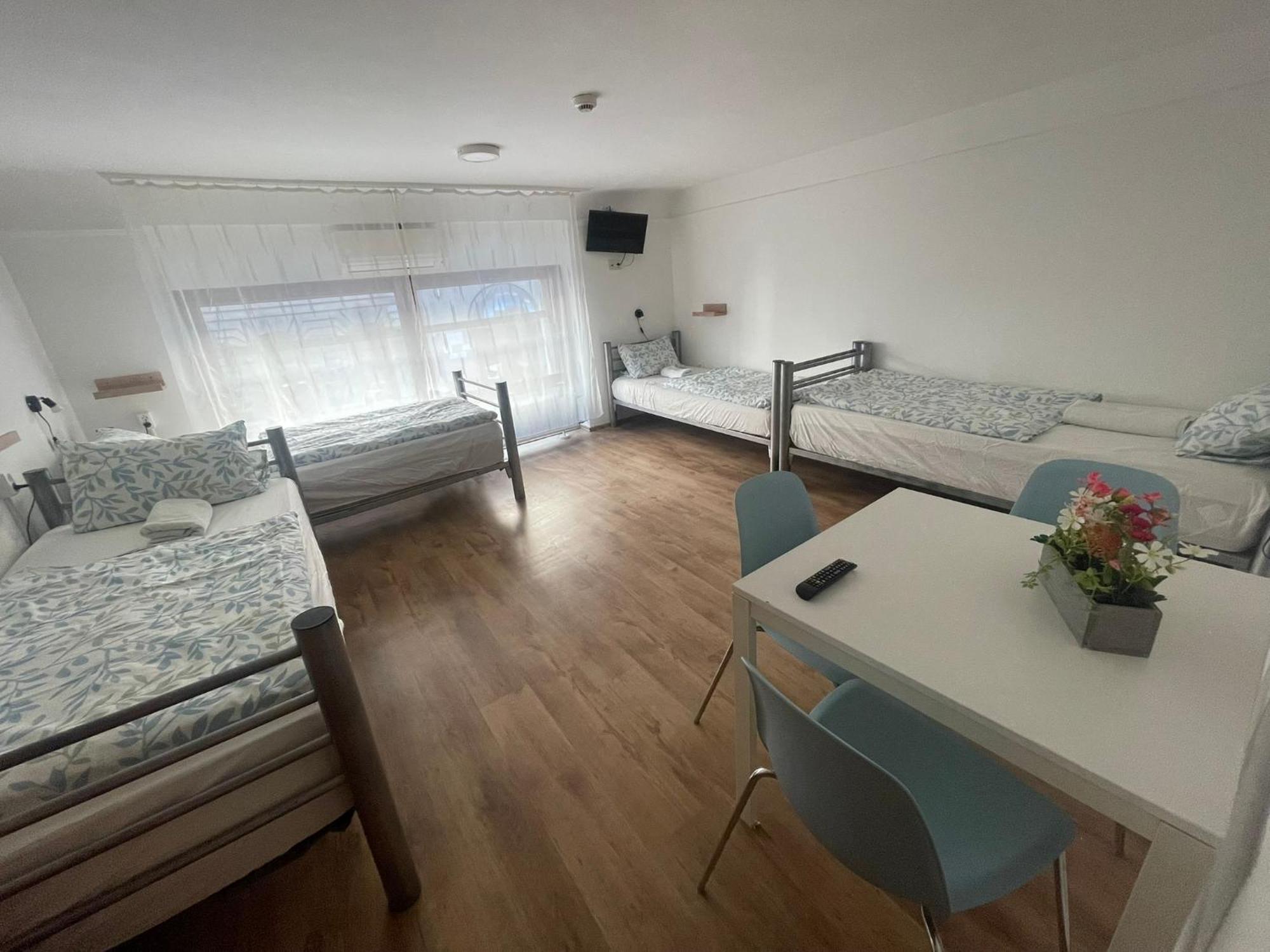 Center Hostel And Guest House Budapest Exterior photo
